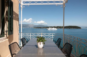 The Corcyraean Luxury Seafront House & Yard